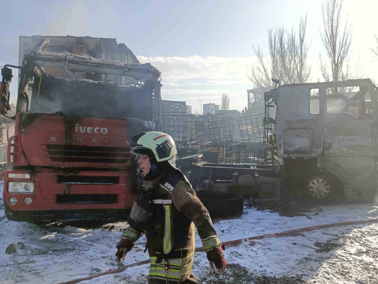 Ankara’da yediemin otoparkındaki tır yangını kontrol altına alındı