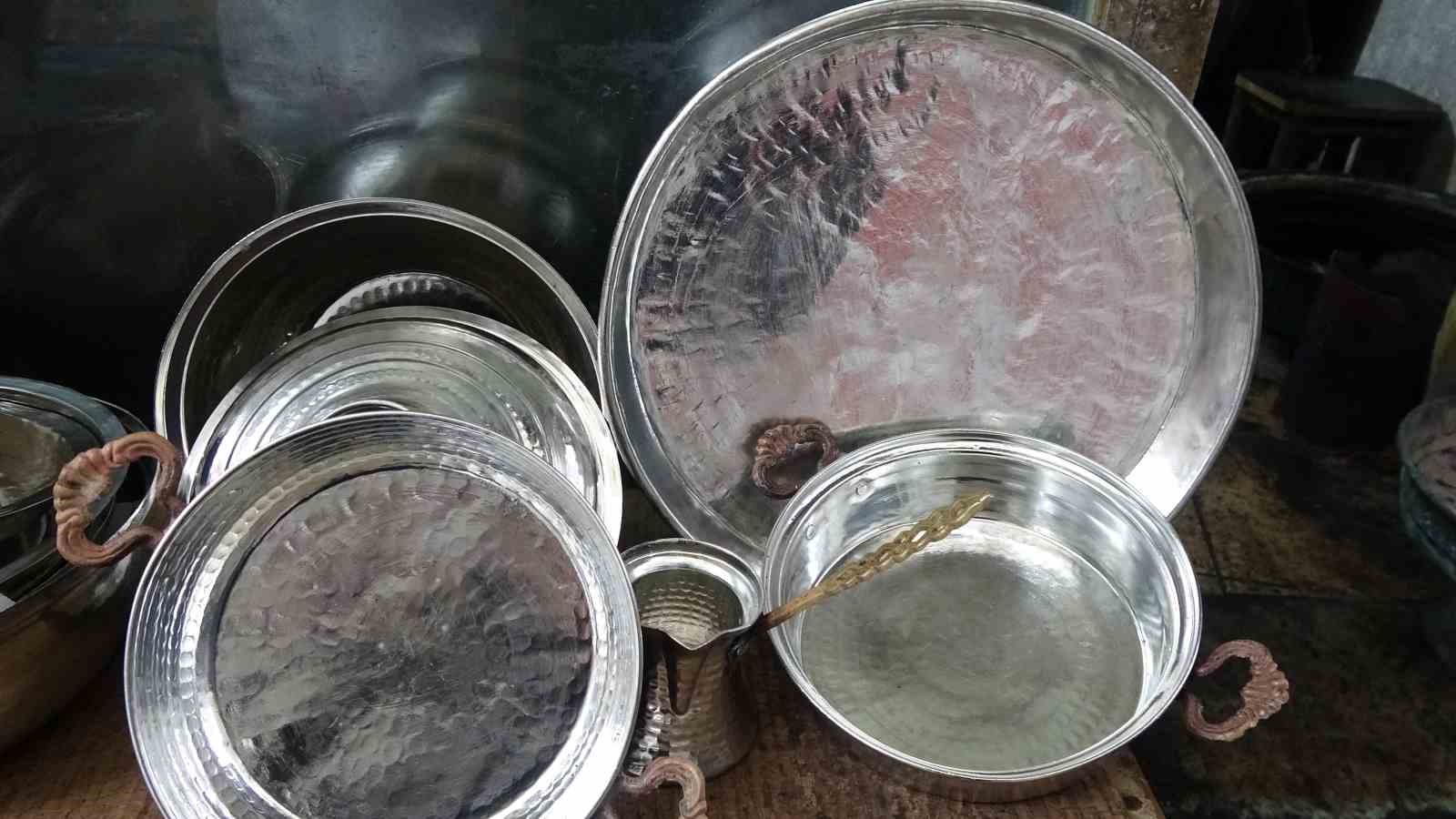 Artık ne genç kızların çeyizinde ne de mutfaklarda yer alıyor