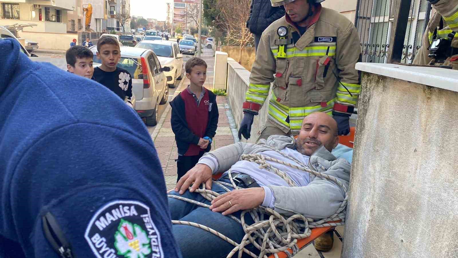 Asansör kulesinden düşen güvercin meraklısı yaralandı