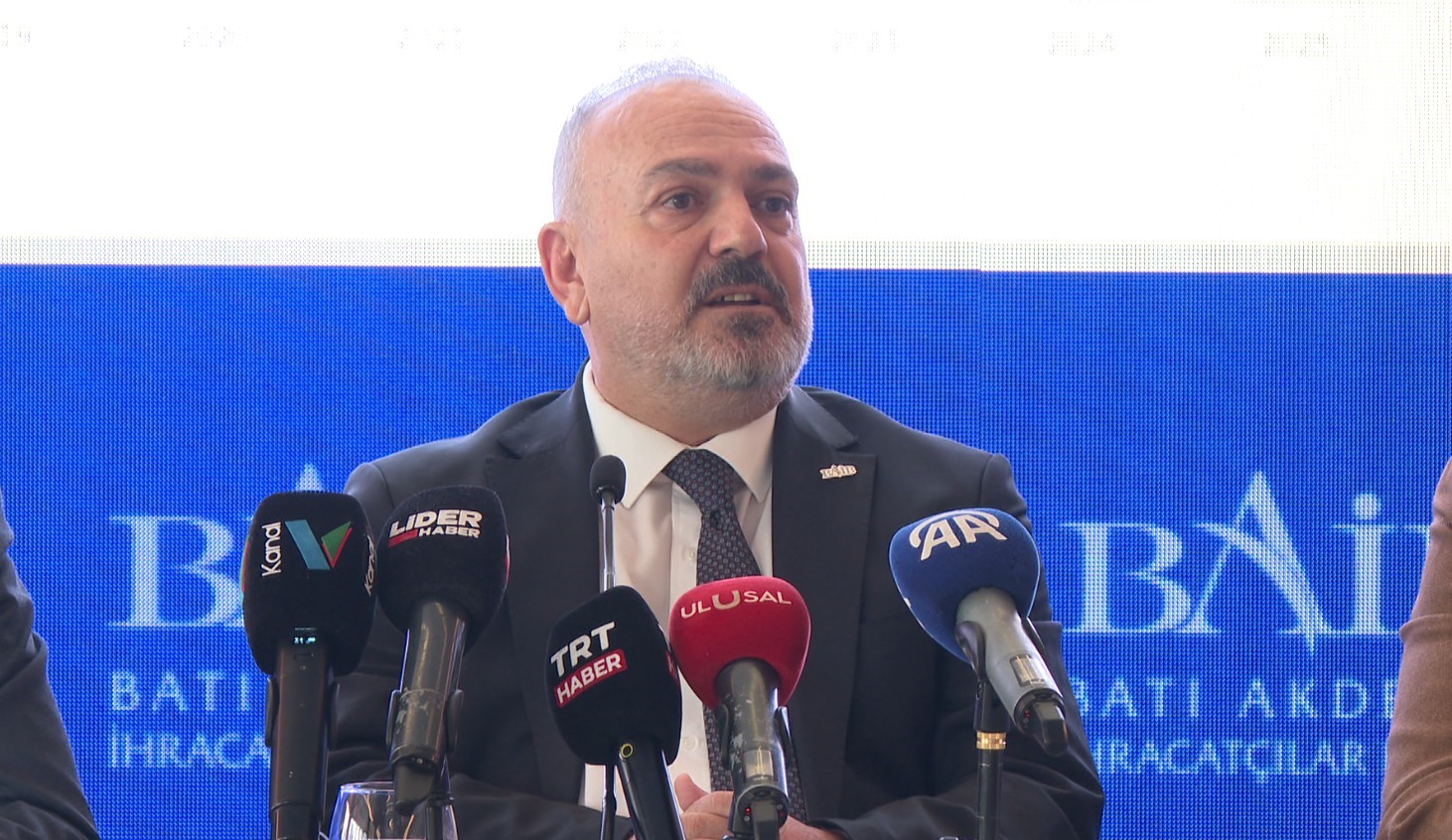 BAİB Başkanı ihracat toplantısında rahatsızlanıp sözlerini yarıda kesmek zorunda kaldı