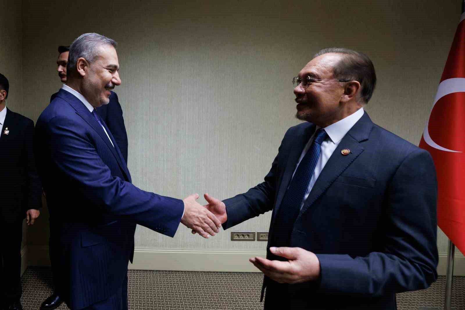 Bakan Fidan, Malezya Başbakanı İbrahim ve Dışişleri Bakanı Hasan ile görüştü