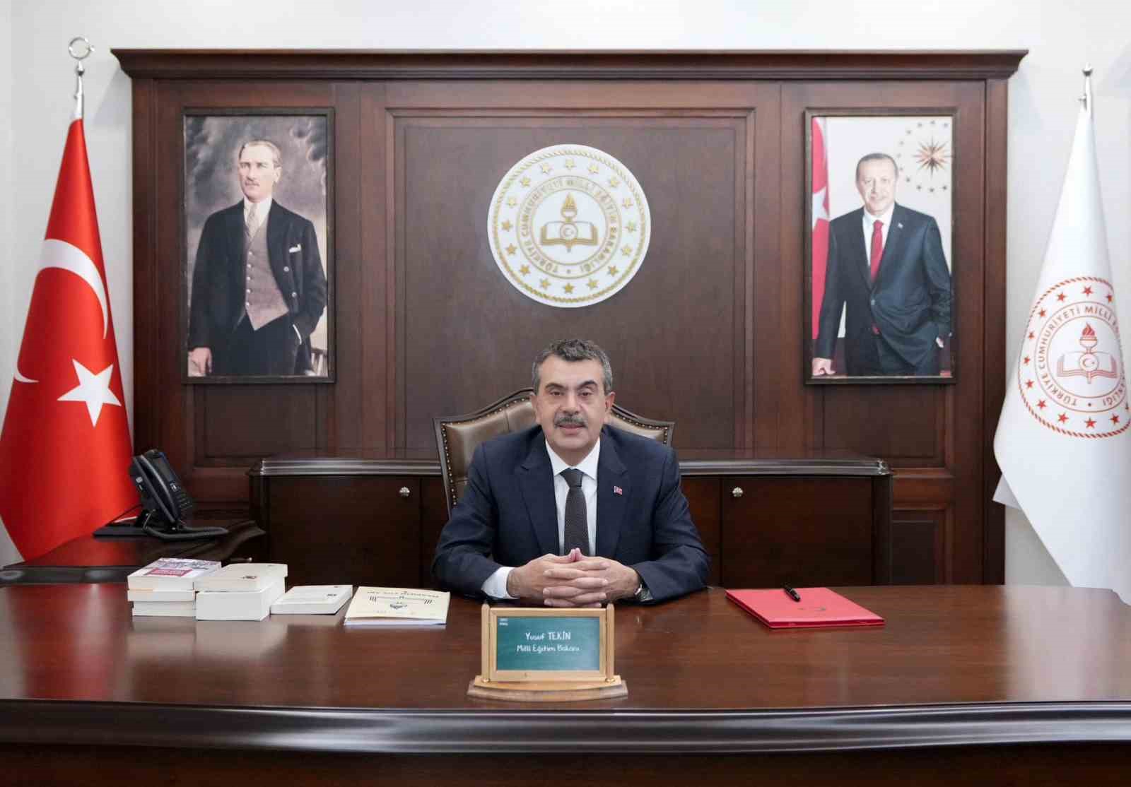 Bakan Tekin: "Evlatlarımızın karne heyecanını içtenlikle paylaşıyorum"