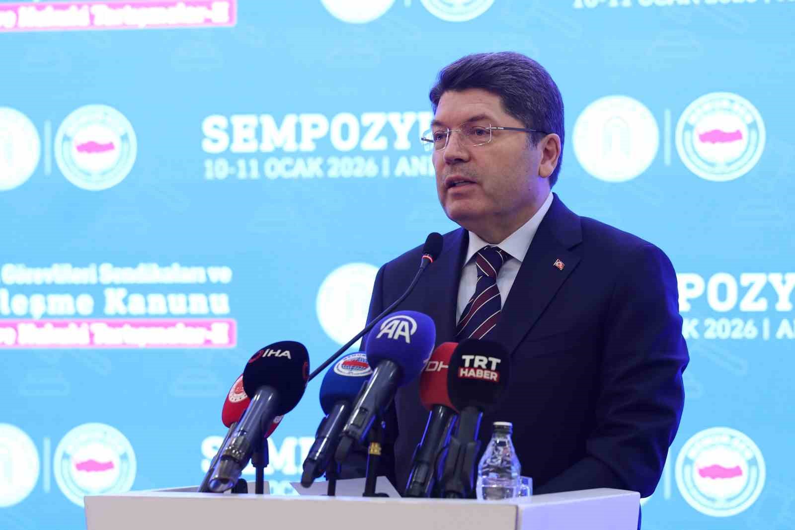 Bakan Tunç: "Kamuda görevli memurlarımızın kanundan kaynaklı sorunlarına kalıcı çözümler üretmek istiyoruz"