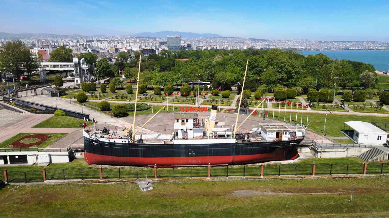 Bandırma Vapuru, karadan yürütülerek Tütün İskelesi’ne taşınacak