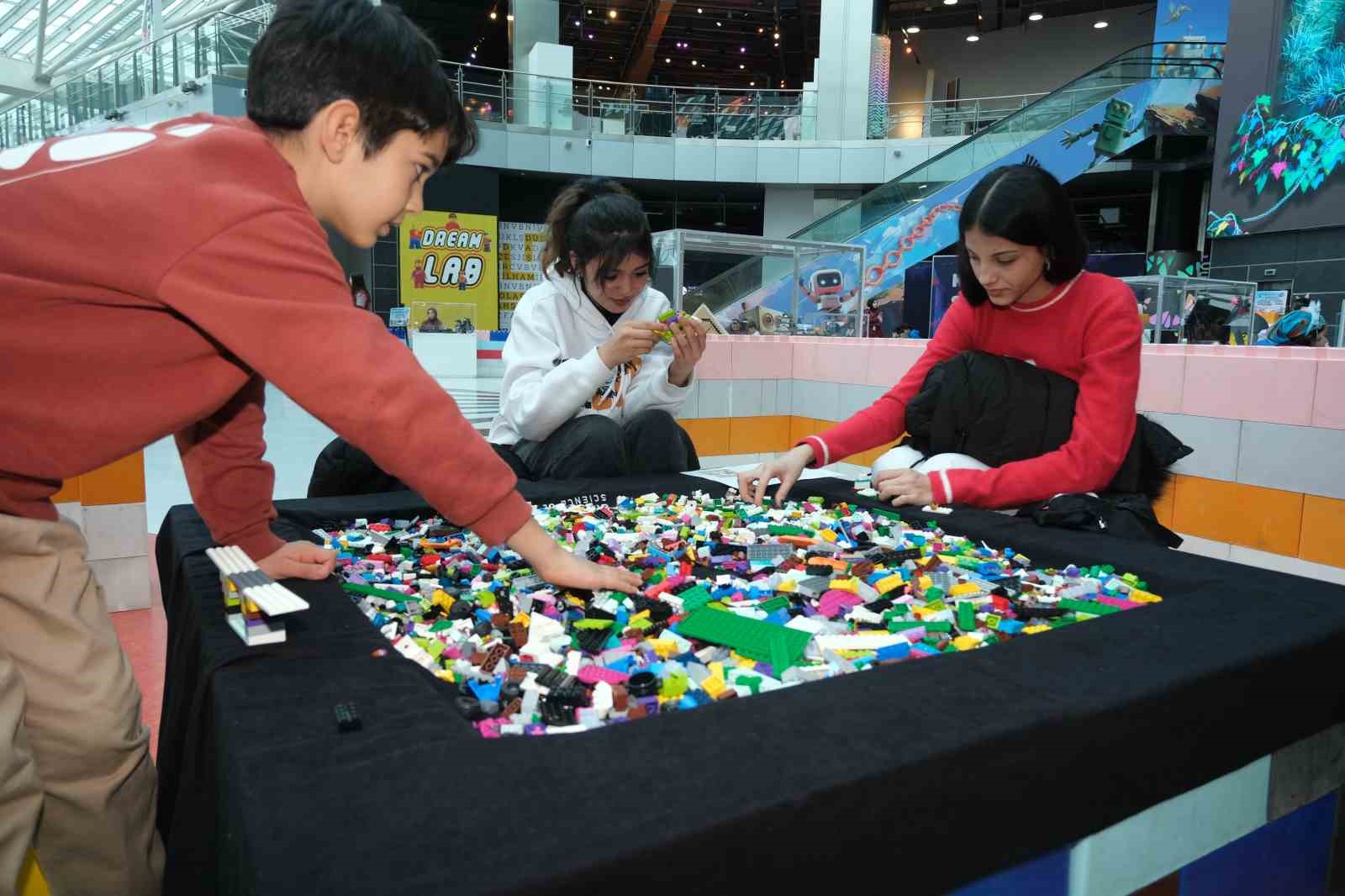 Başkan Altay tüm çocukları ve ailelerini ara tatilde Konya Bilim Merkezi’ne davet etti