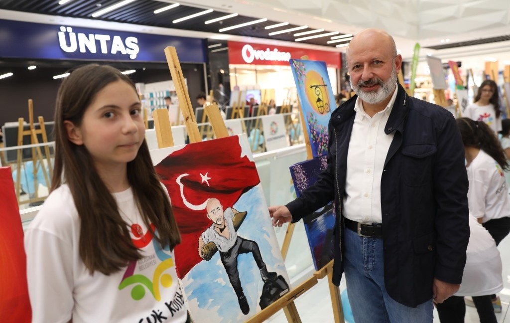 Başkan Çolakbayrakdar; "Her alanda gençlerimizin ve evlatlarımızın yanındayız"