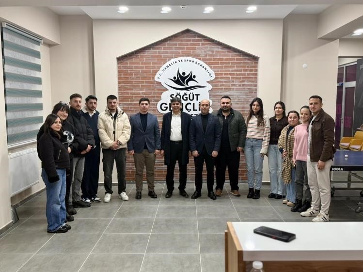 Başkan Durgut gençlerle Gençlik Merkezi’nde buluştu