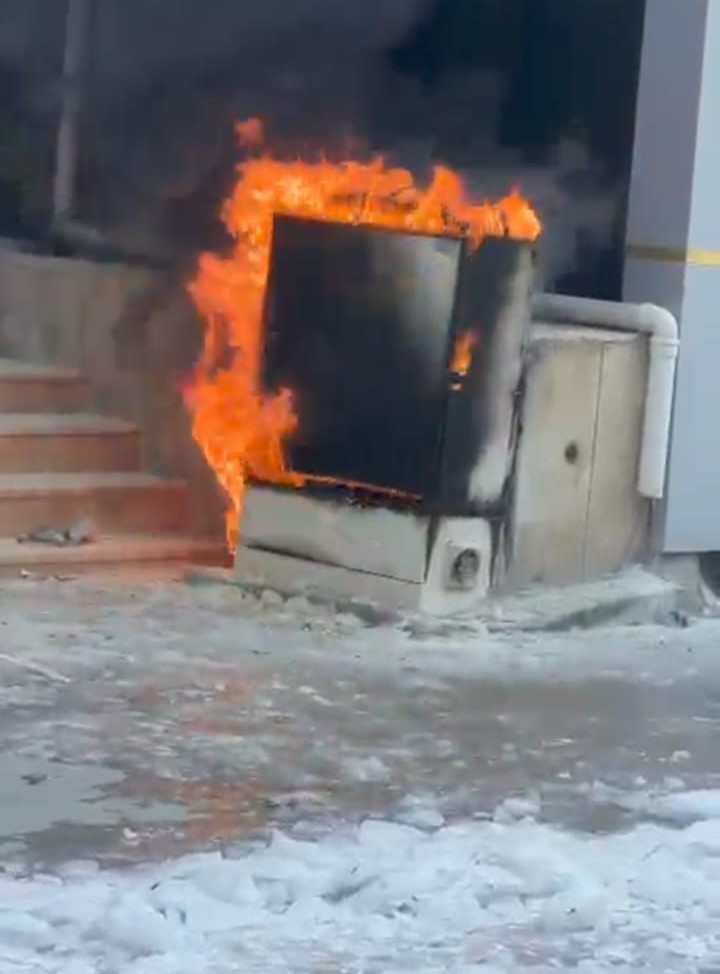 Batman’da aşırı yük elektrik panosunu yaktı
