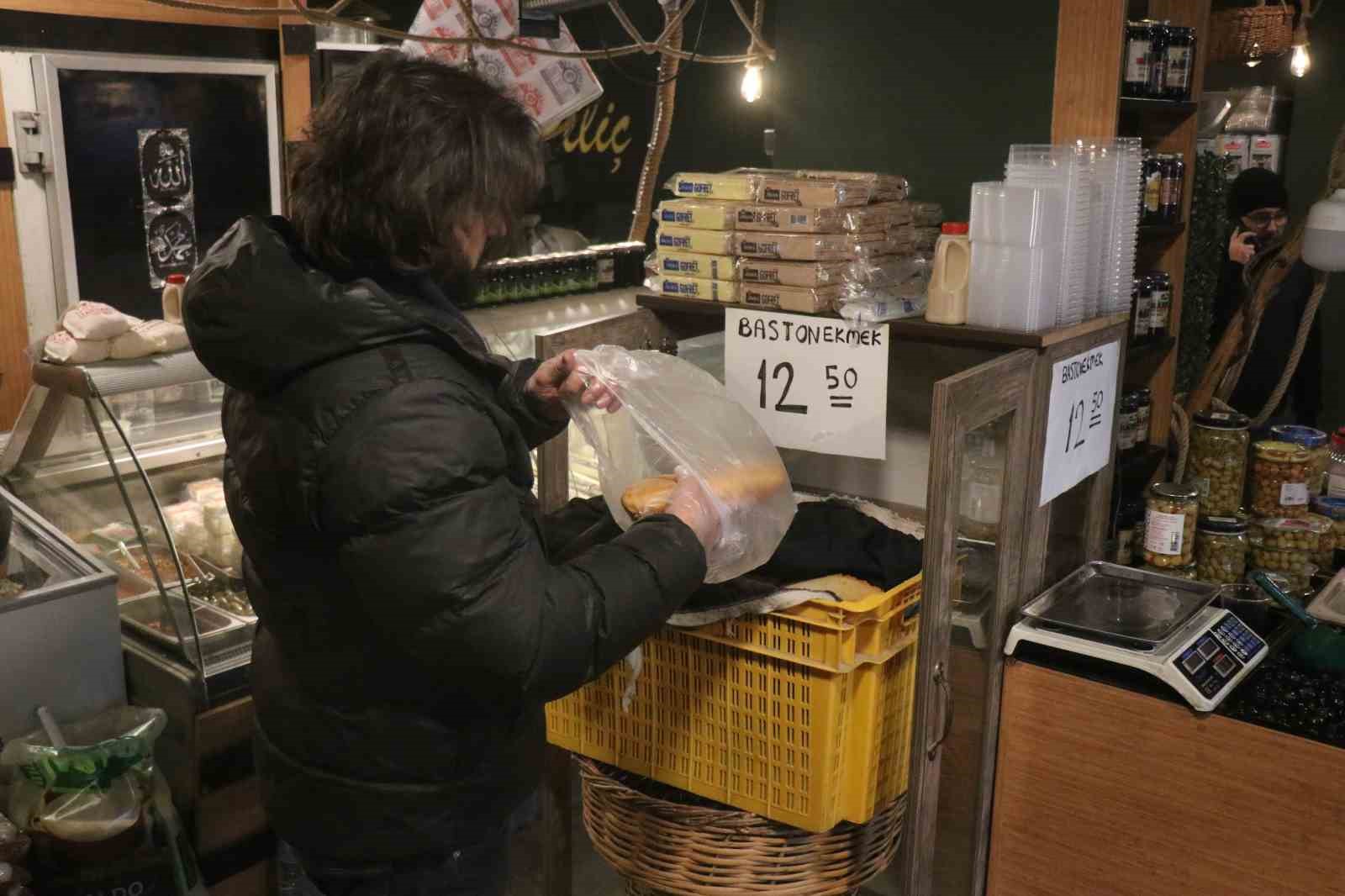 Bayat ekmek fiyatına sıcak ekmek: Mahalle esnafından emsal davranış