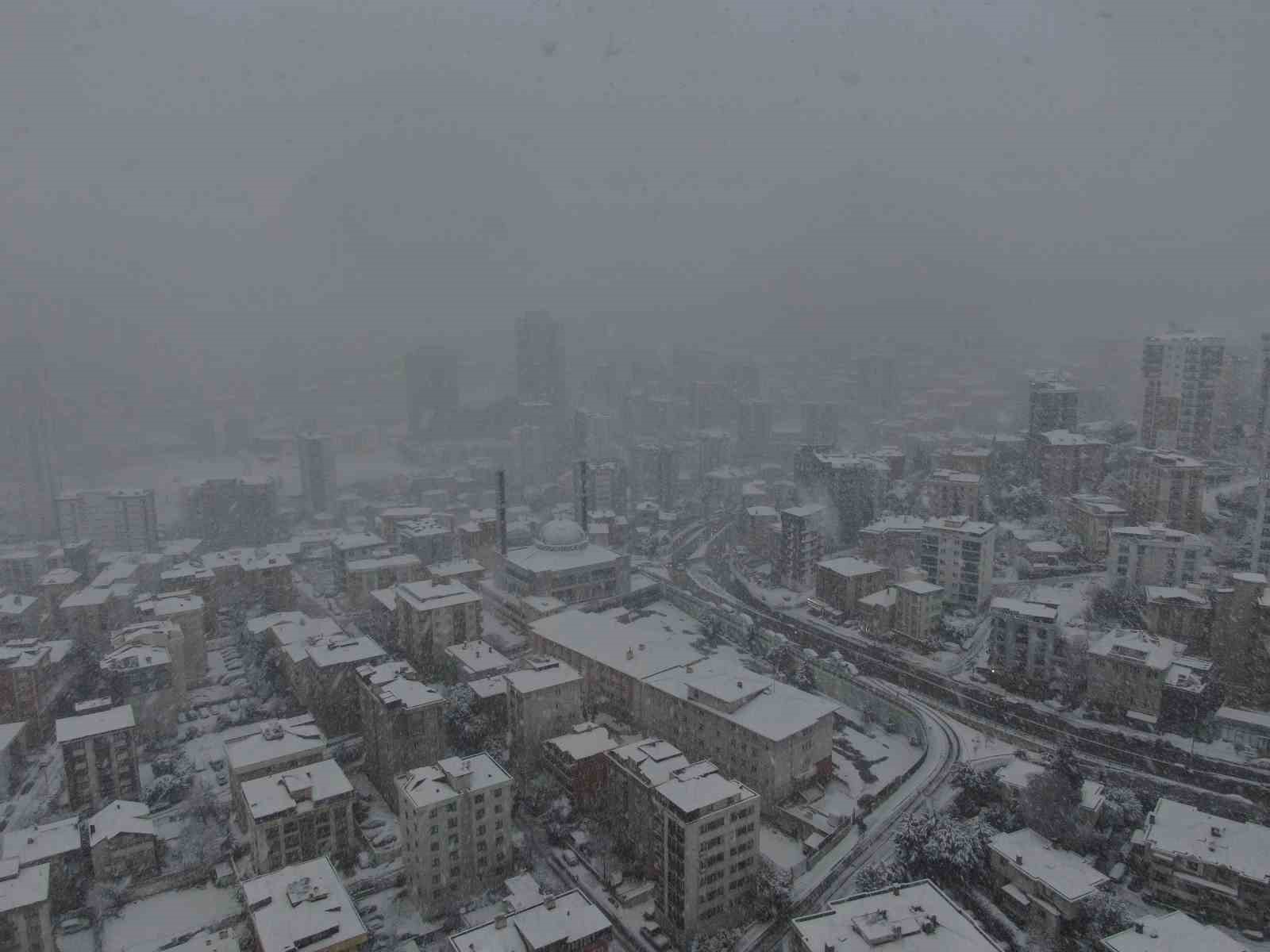 Beyaza bürünen Kartal havadan görüntülendi