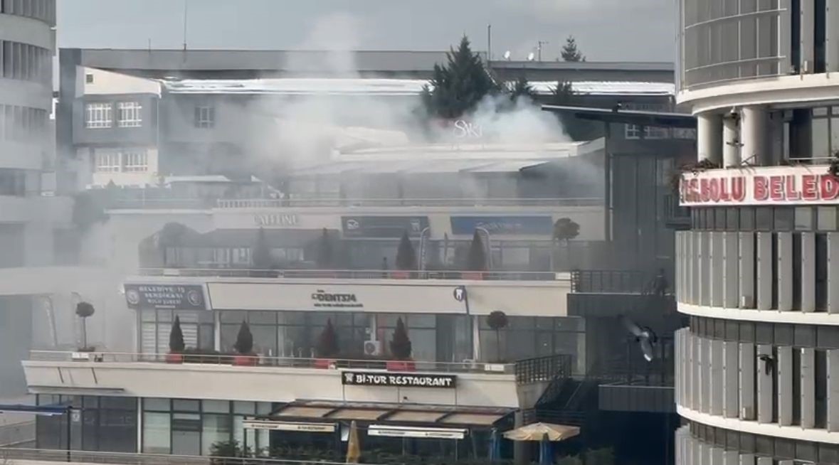 Bolu’da elektrik kaynaklı çıkan baca yangını, etrafı dumana boğdu