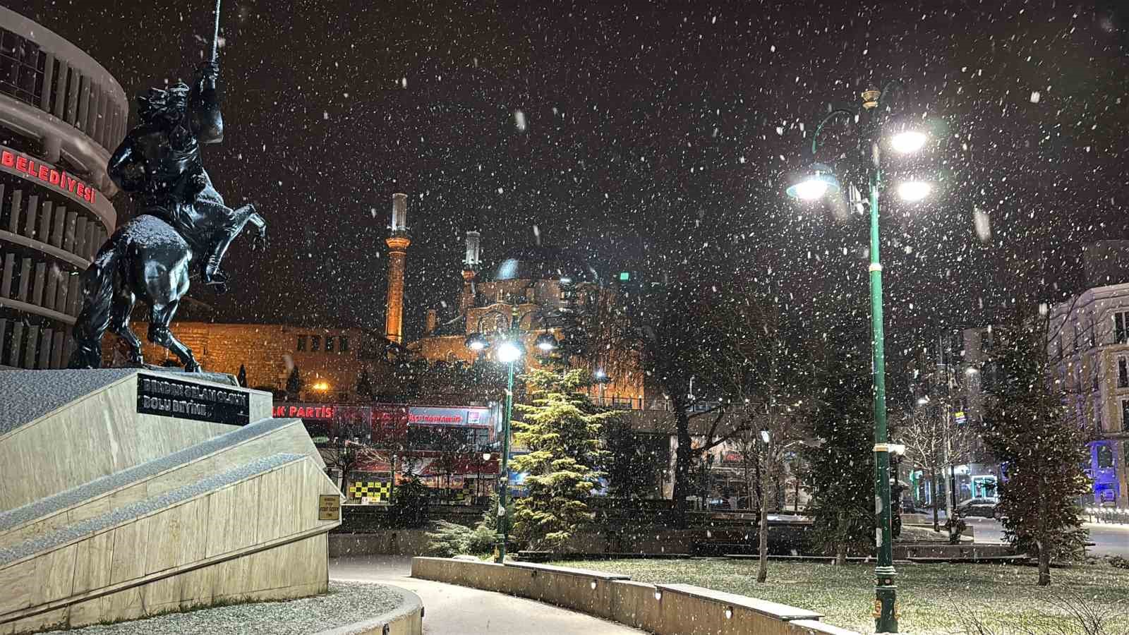 Bolu’da kar yağışı başladı