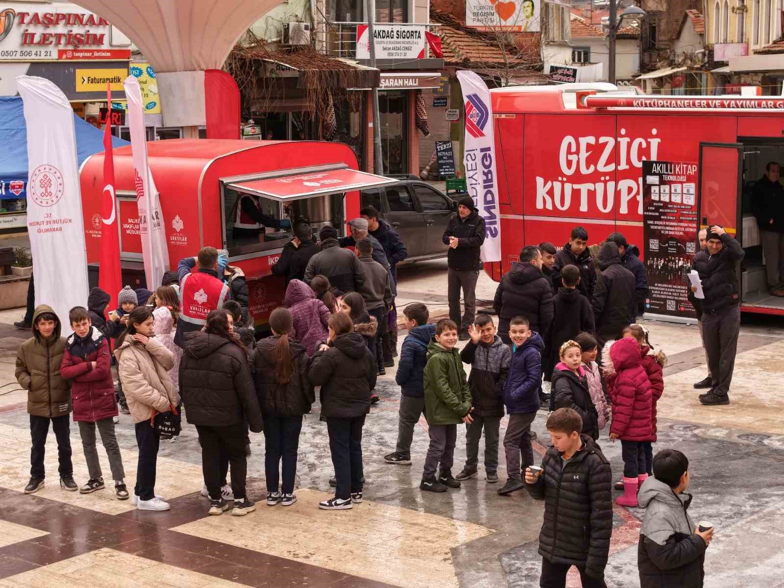 Çanakkale Savaşları Mobil Müzesi Sındırgı’da yoğun ilgi gördü