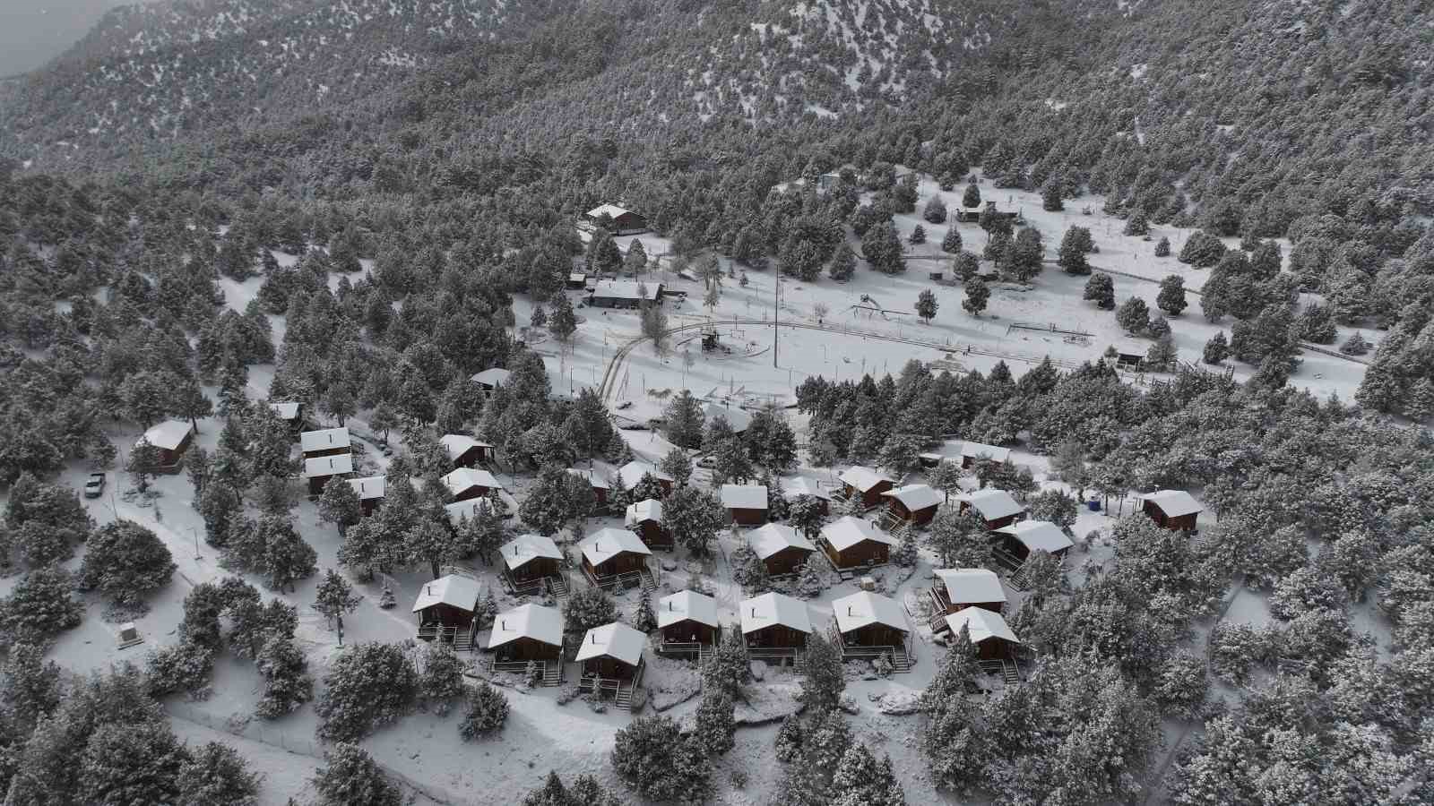 Denizli teleferikte yeni dönem kar manzarasıyla başlıyor