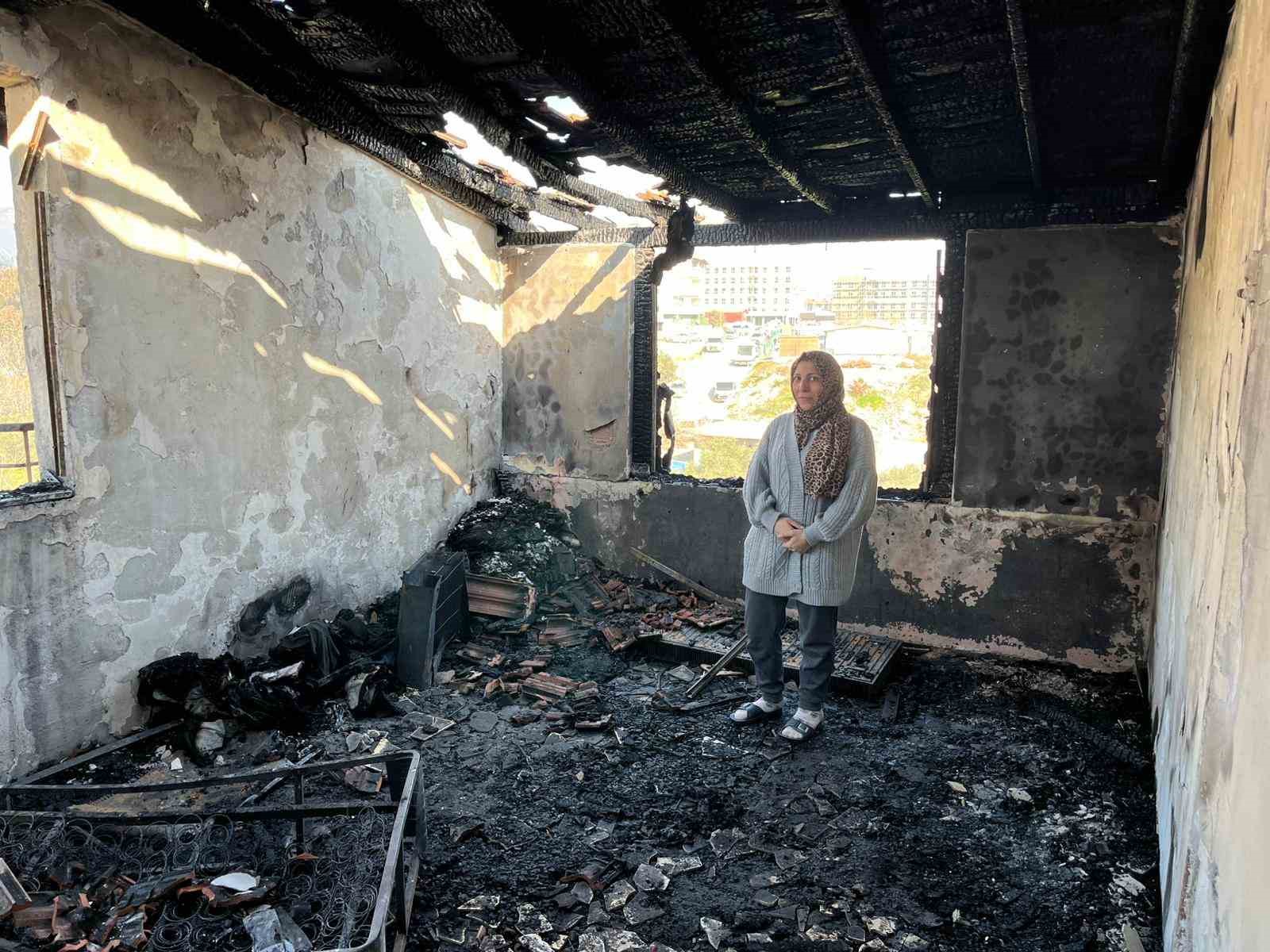 Depremde eşini ve evladını kaybeden kadın, ikinci kez felaketi yaşadığı yangında tüm birikimini ve yuvasını kaybetti