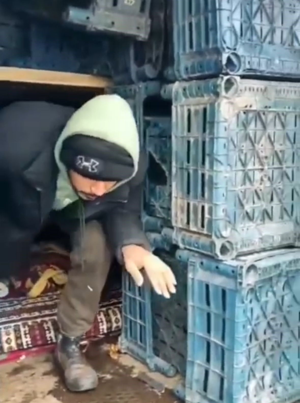 Düzce’de kamyon kasasında 14 düzensiz göçmen yakalandı