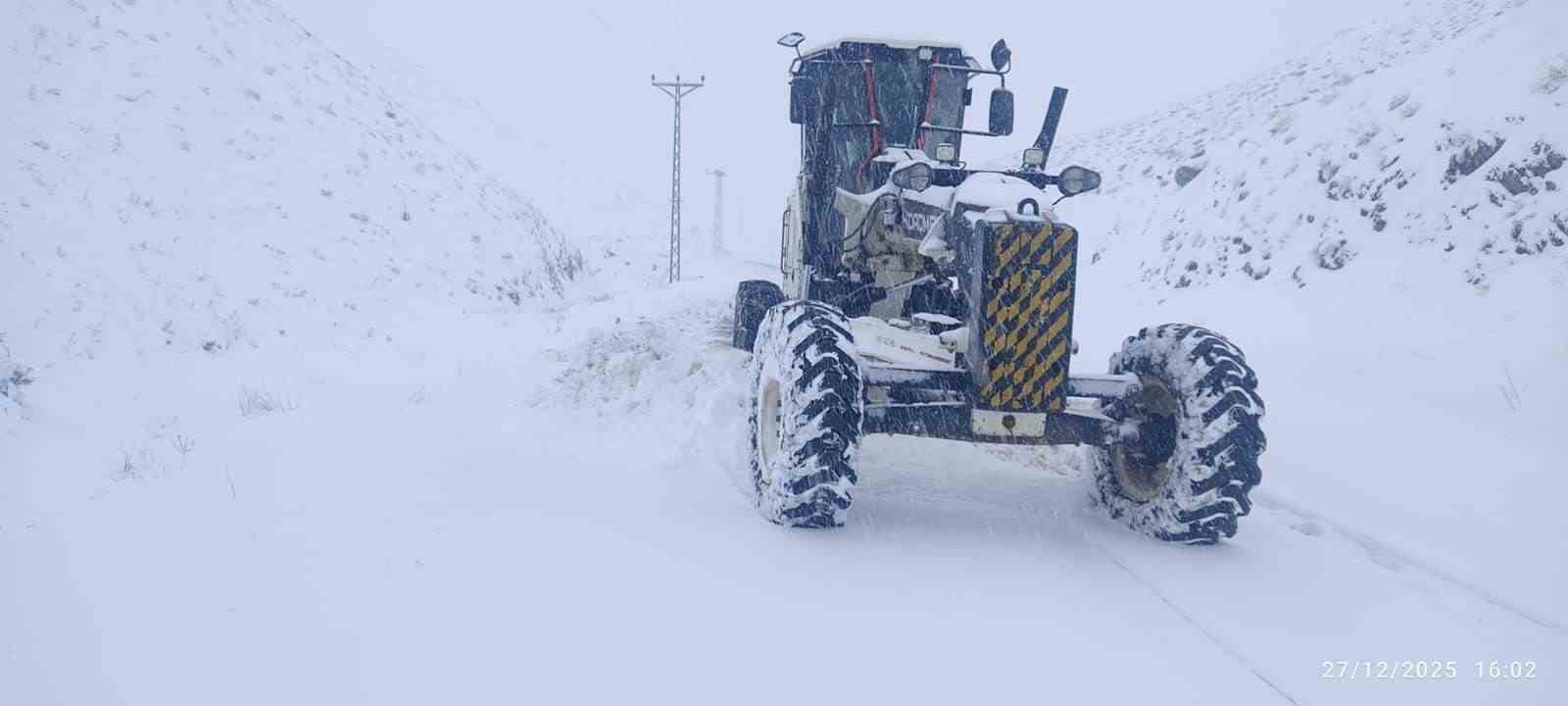 Elazığ’da kar etkili oldu: 482 köy yolu ulaşıma kapandı