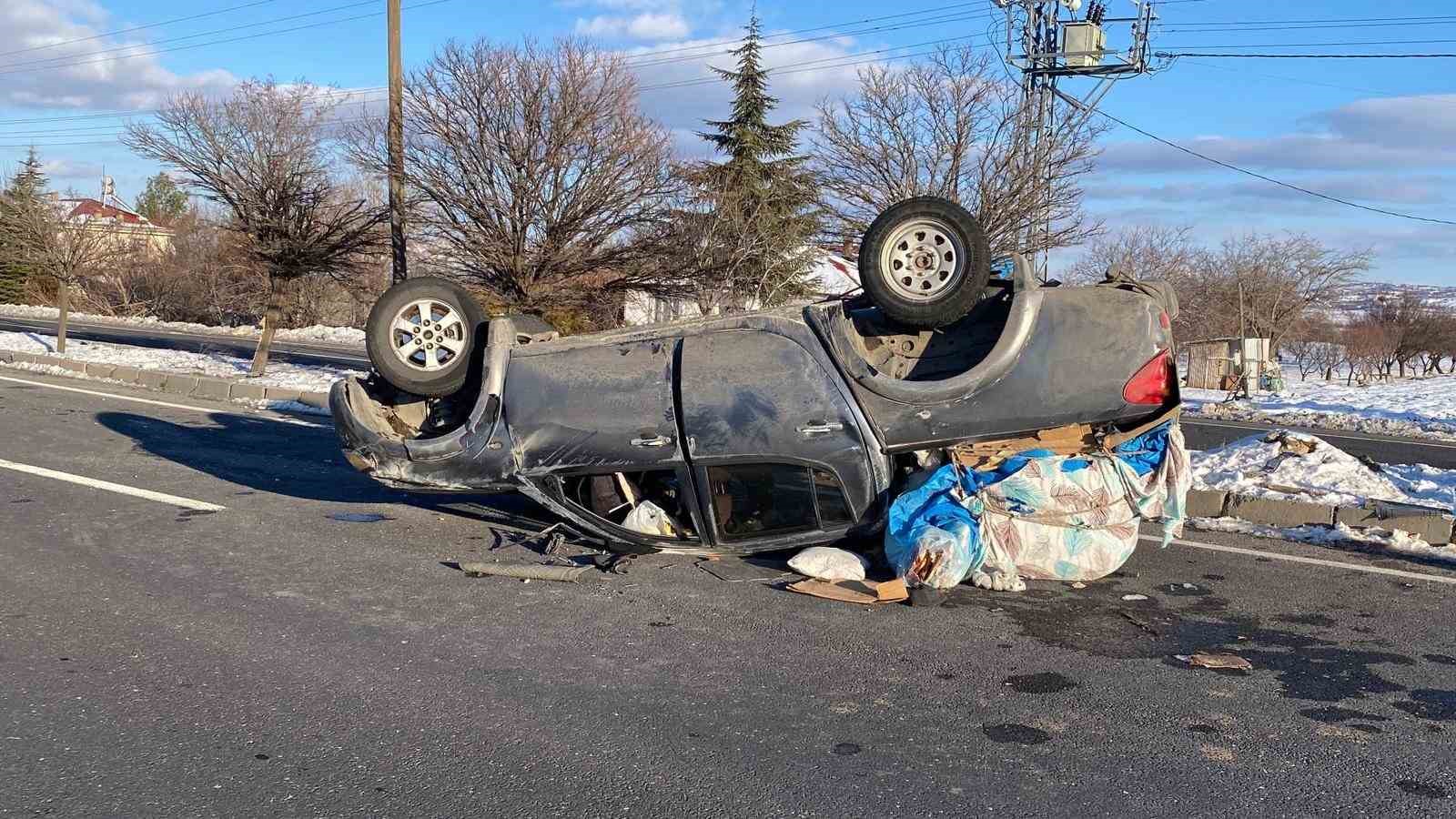 Elazığ’da pikap takla attı: 3 yaralı