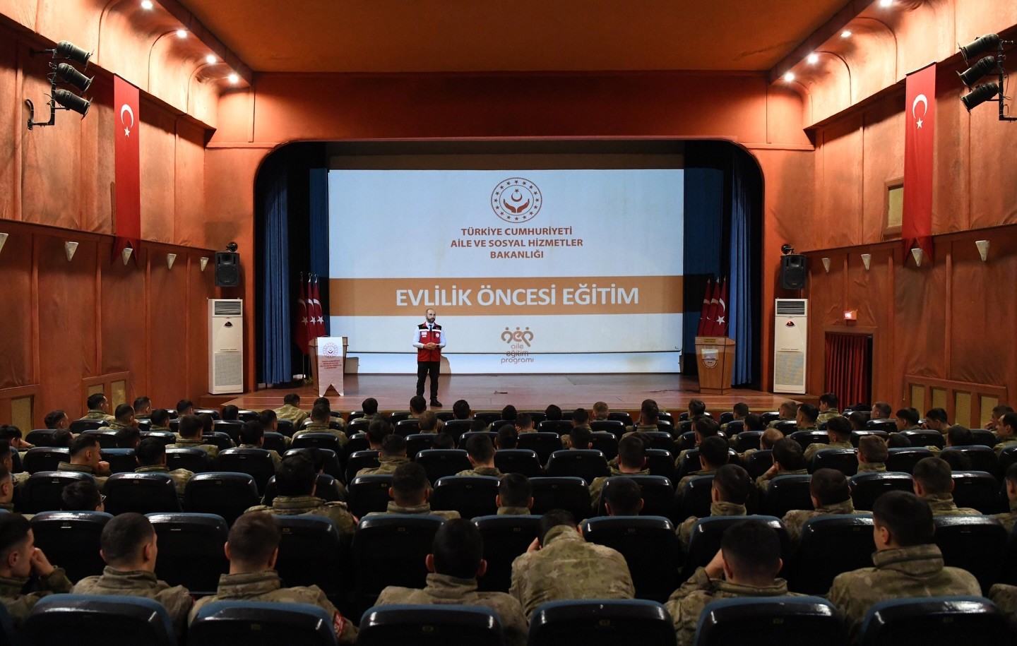 Erzincan’da askerlere evlilik öncesi eğitim verildi