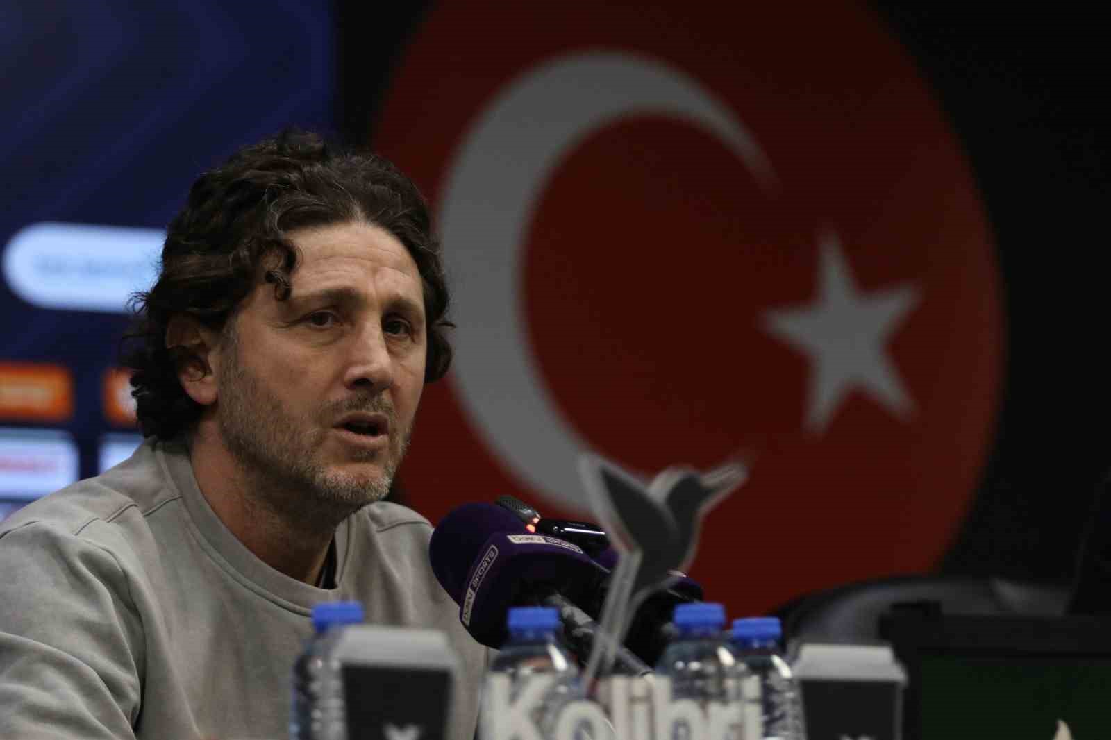 Fatih Tekke: "Kocaelispor bana göre 1 puan alacak, belki galip gelebilecek oyun oynadı"