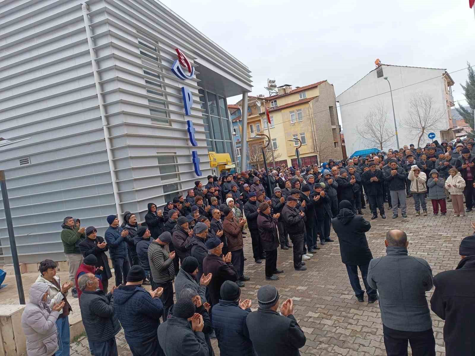 Hisarcık’ta 23 kişilik umre kafilesi dualarla uğurlandı