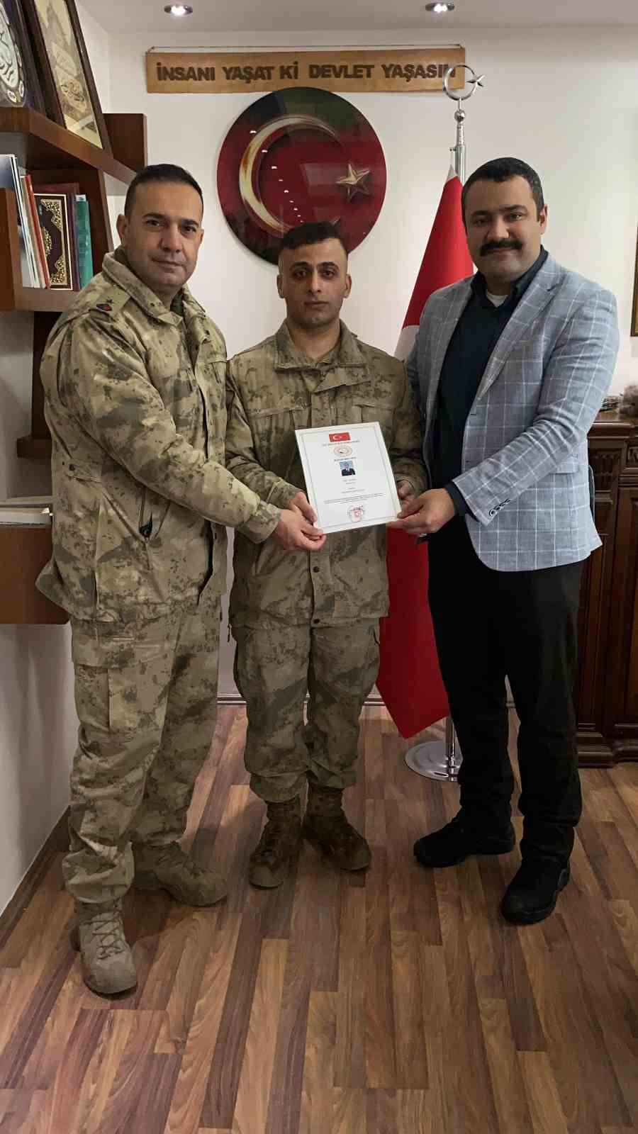 Hozat’ta Uzman Çavuş Yunus Can’a anlamlı takdir