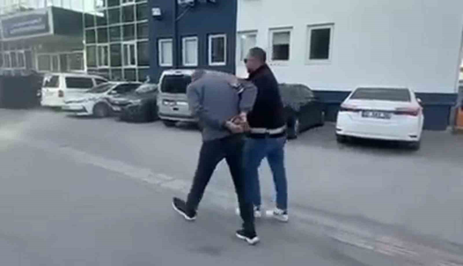 İskenderun’da çeşitli suçlardan aranan 2 şahıs tutuklandı