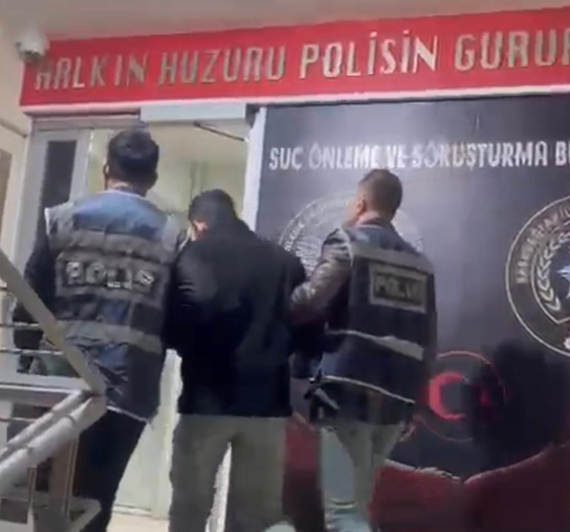 İzmir’de aranan firari, gizlendiği konteynerde yakalandı