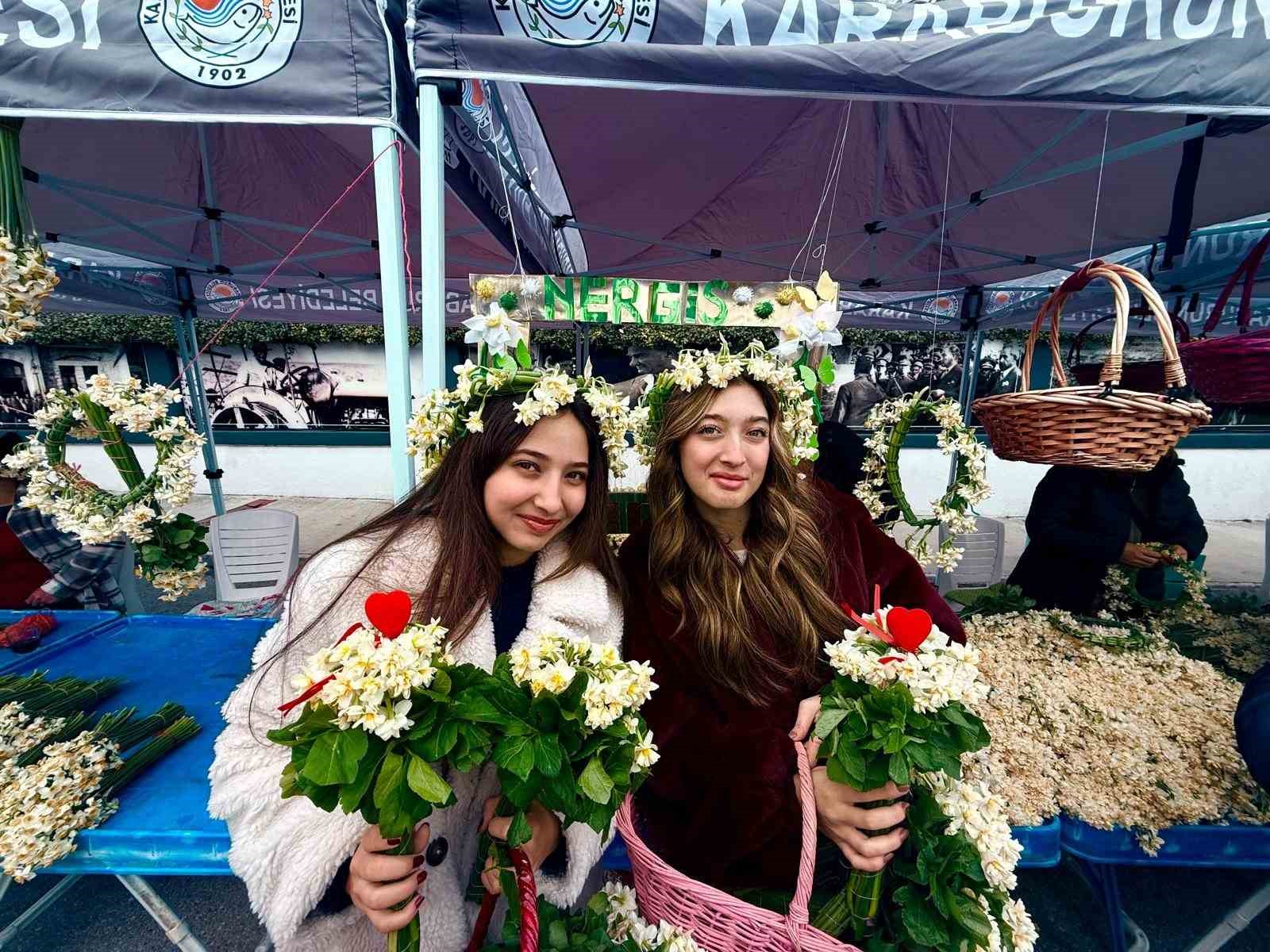 Karaburun’da mis kokulu nergis festivali