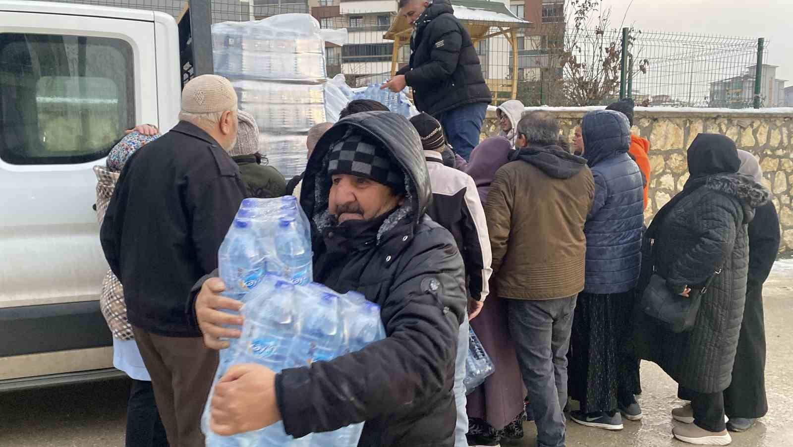 Kastamonu’da bazı mahallelerde su kesintisi devam ediyor: Vatandaşlara su dağıtıldı