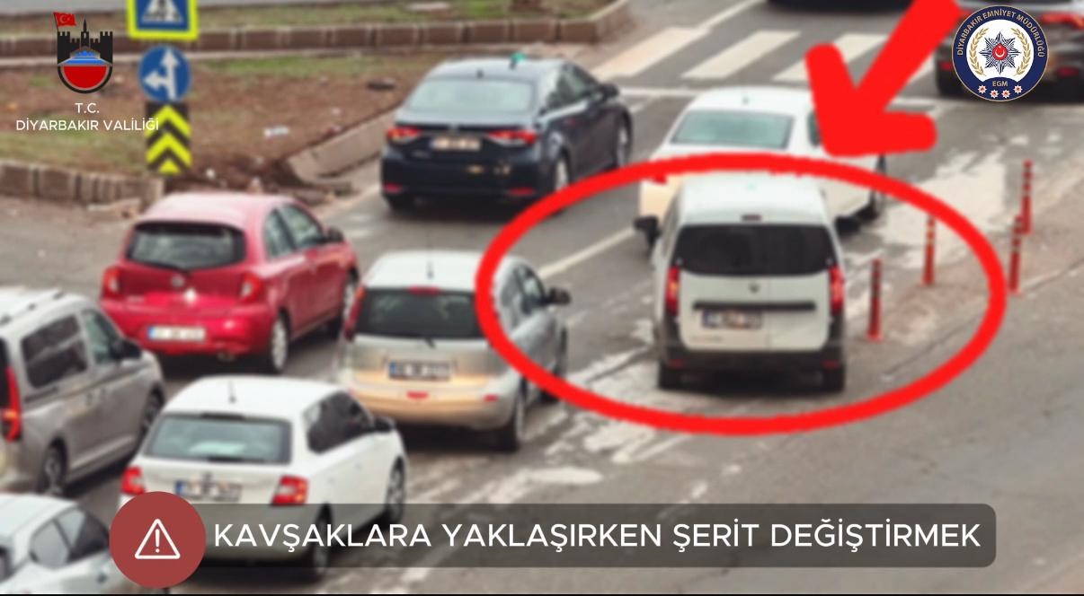 Kavşaklara yaklaşırken şerit değiştiren sürücüler dronla tespit edildi