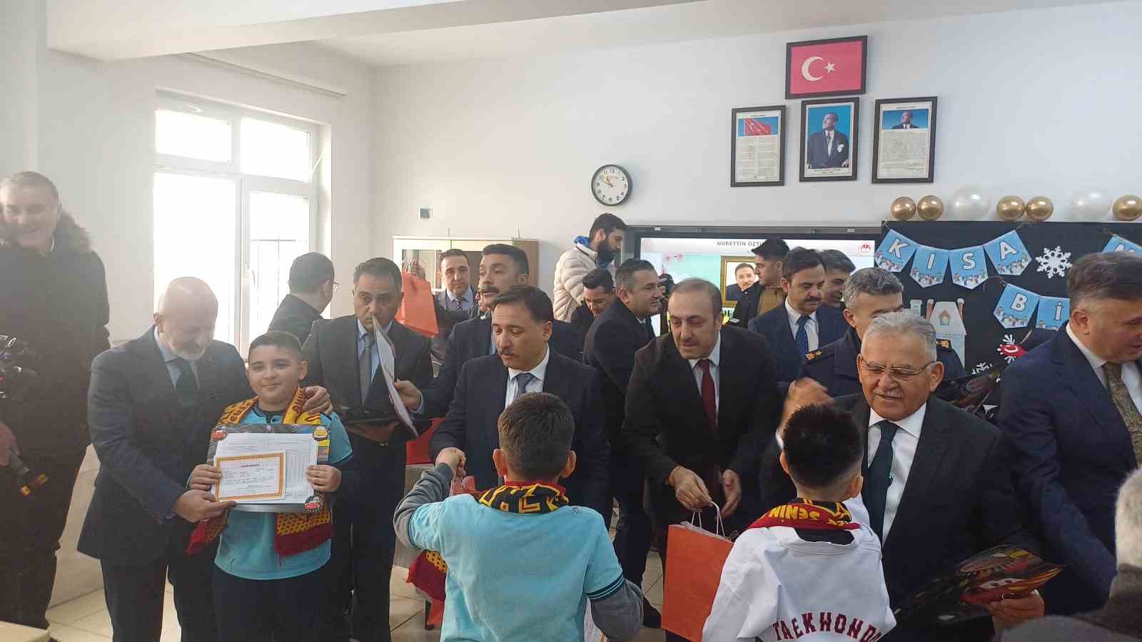 Kayseri’de 322 bin öğrenci karne aldı