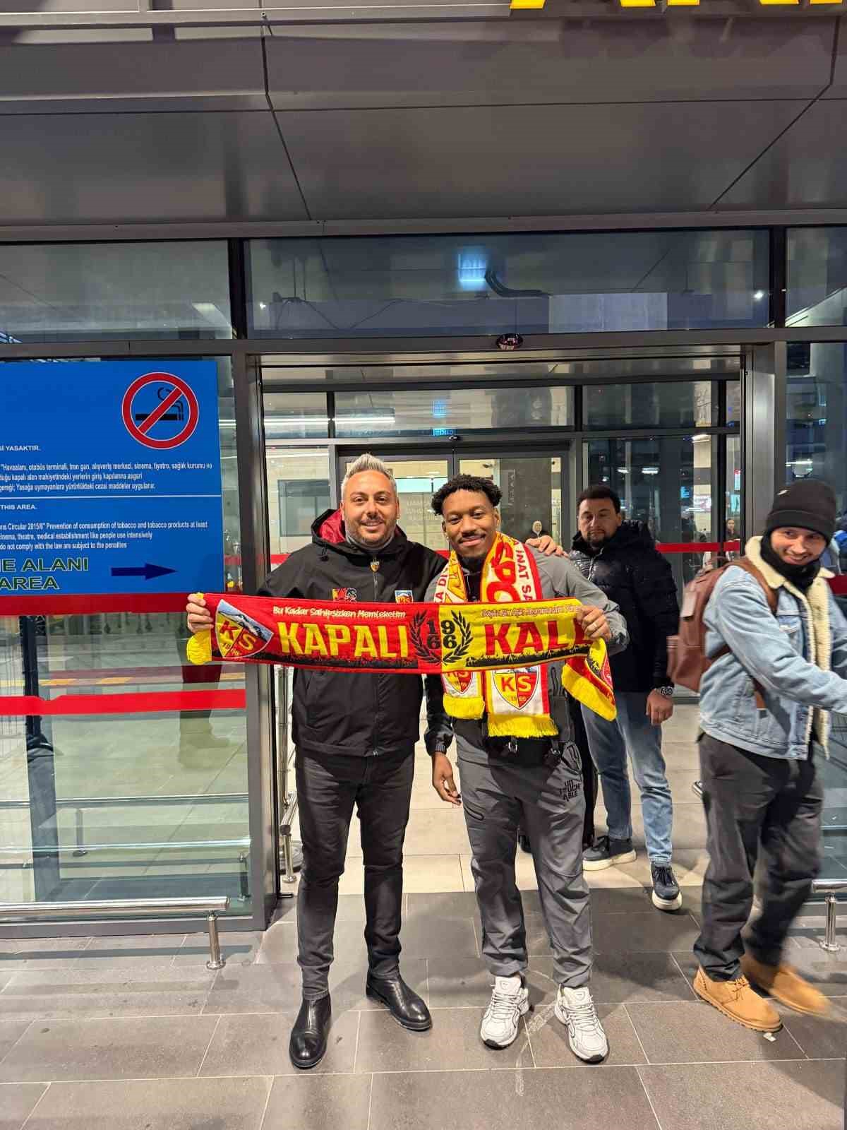 Kayserispor’un yeni transferi RonaelPierre-Gabriel Kayseri’ye geldi