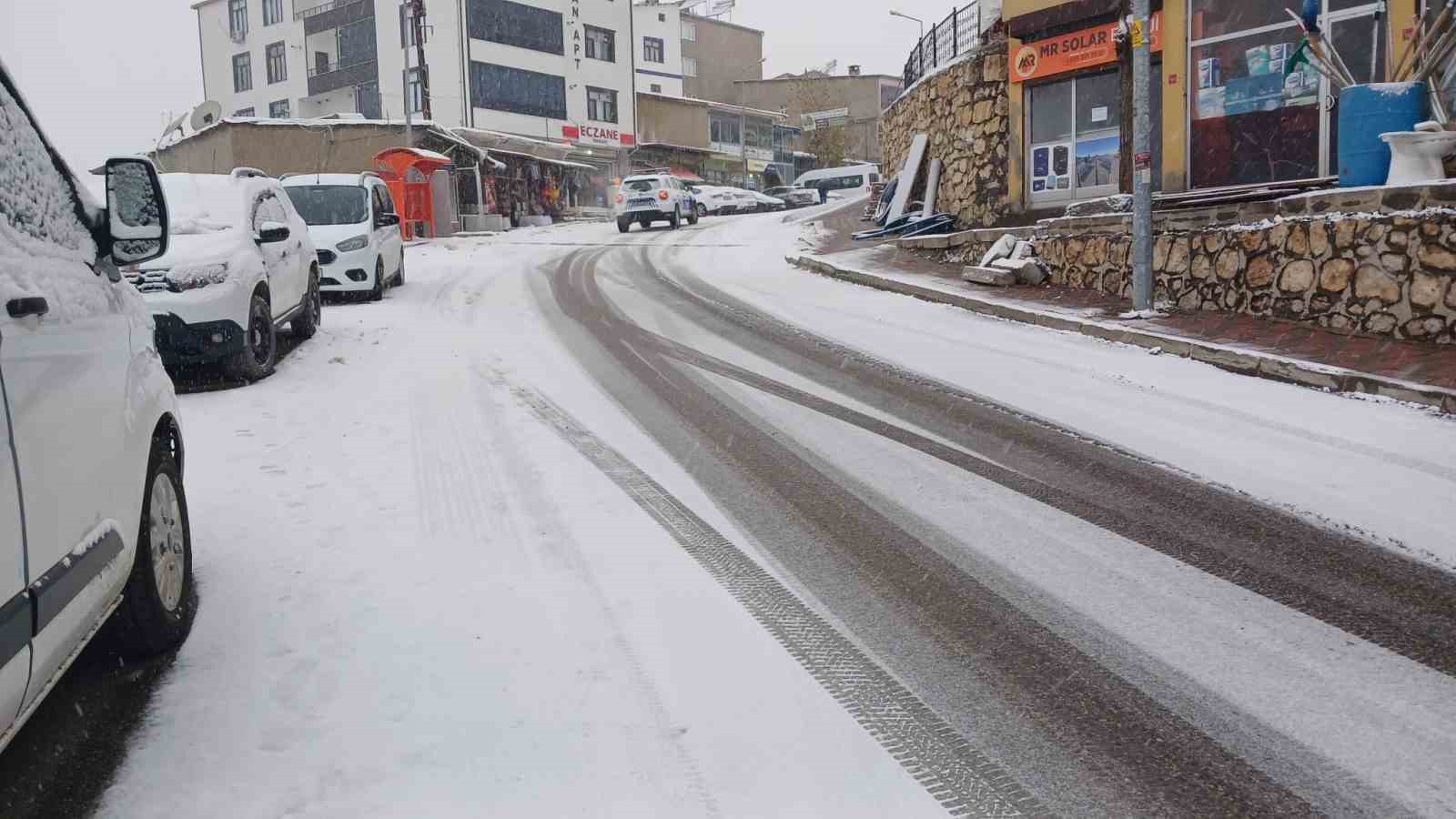 Kış lastiği tek başına yetmiyor: Sürücülere hayati uyarılar