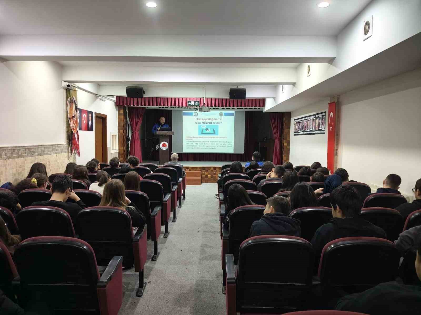 Lise öğrencilerine polisten eğitim
