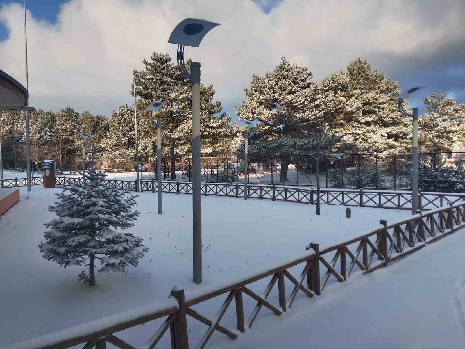 Manisa Spil Dağı Milli Parkı beyaza büründü