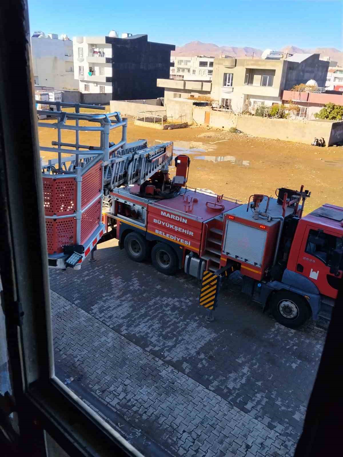 Mardin’de evde çıkan yangında anne ve 3 çocuğu kurtarıldı