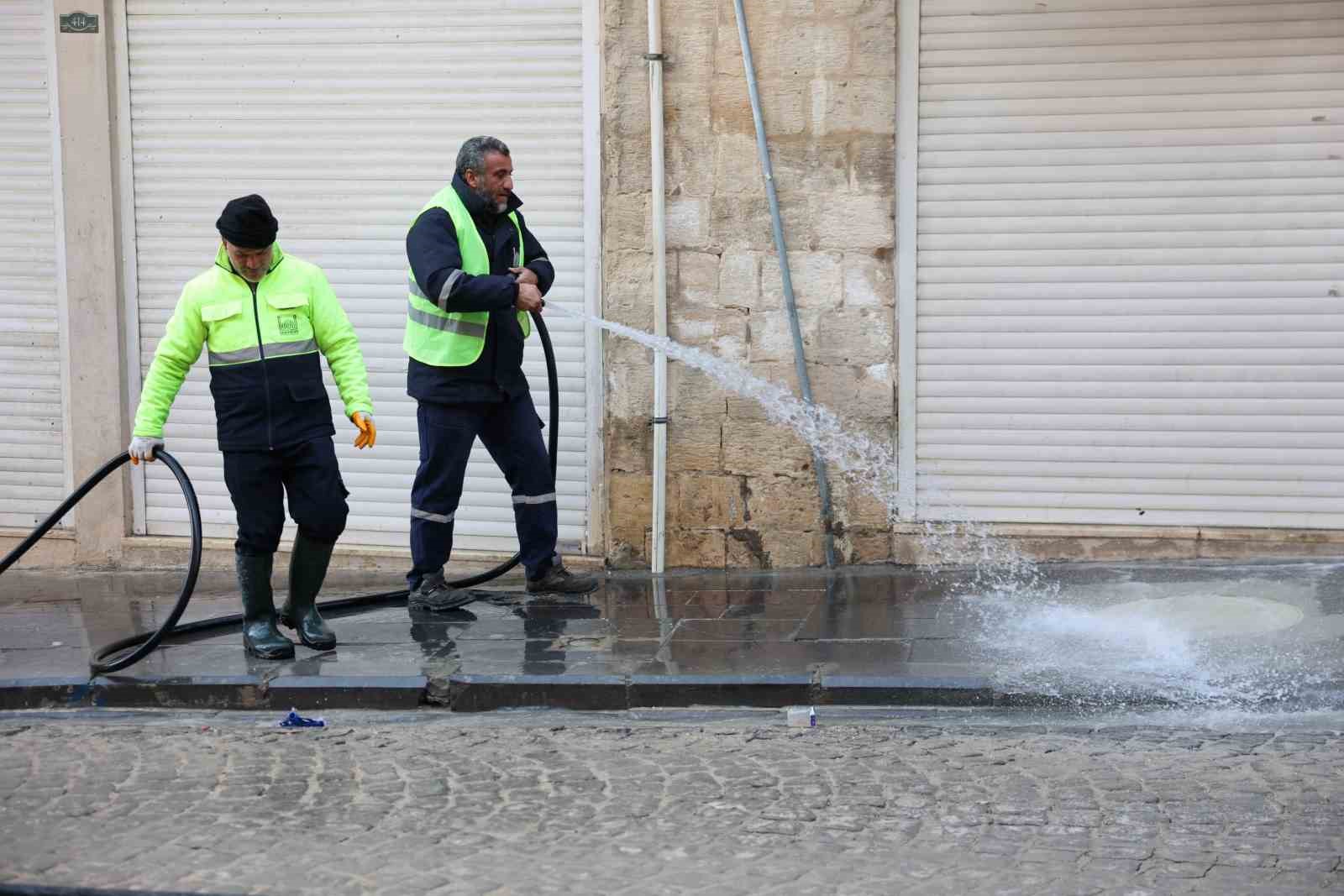 Mardin’de tarihi 1. Cadde’de kar sonrası temizlik ve yenileme çalışması devam ediyor