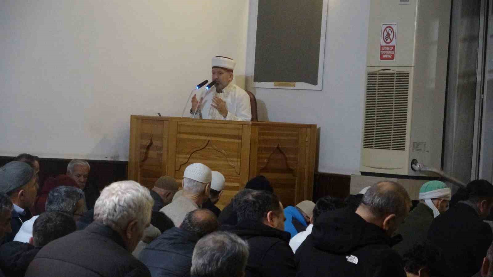 Miraç Kandili’nde Antalya’da camiler doldu