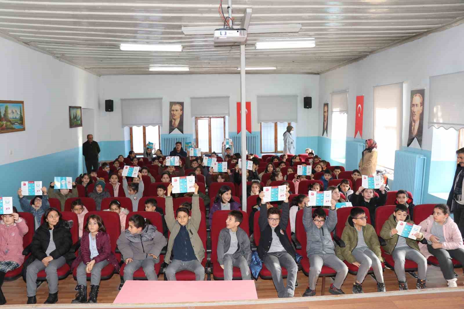 Oltu’da öğrencilere verem bilgilendirmesi