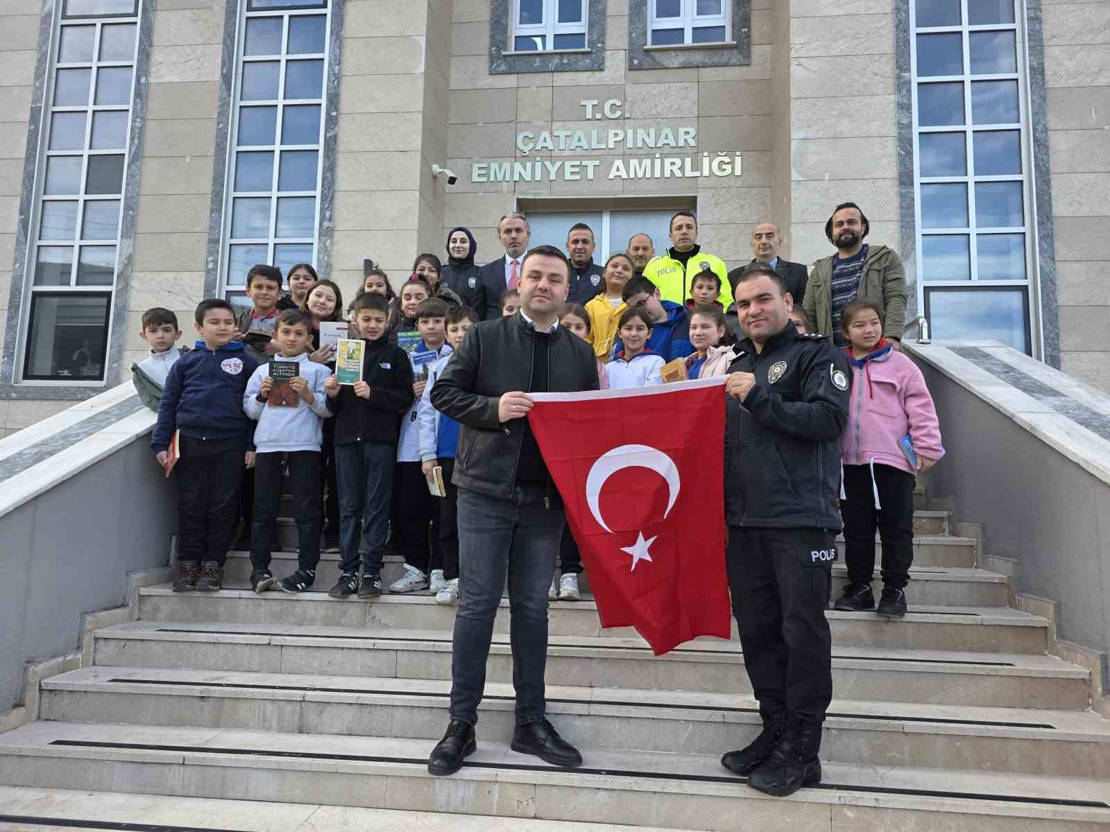 Ordu’da minikler kitaplarını emniyet teşkilatı birlikte okudu