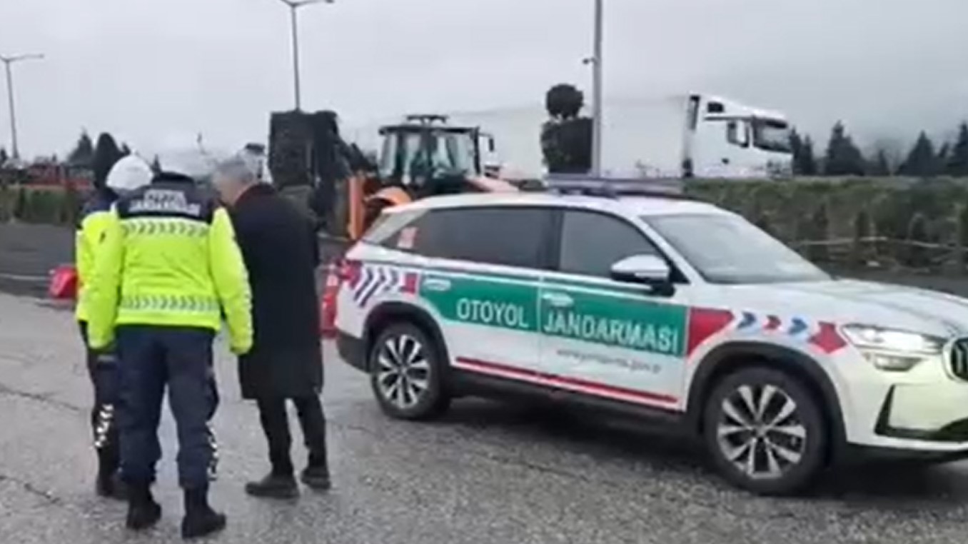 Otoyolda yasak yerden dönüş yapan otobüs sürücüsüne ceza