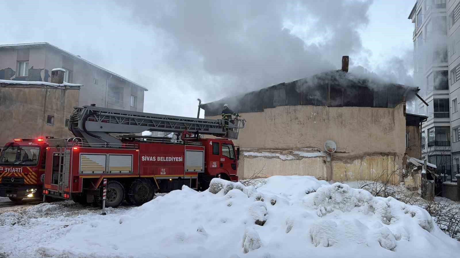 Paniğe neden olan yangın büyümeden söndürüldü