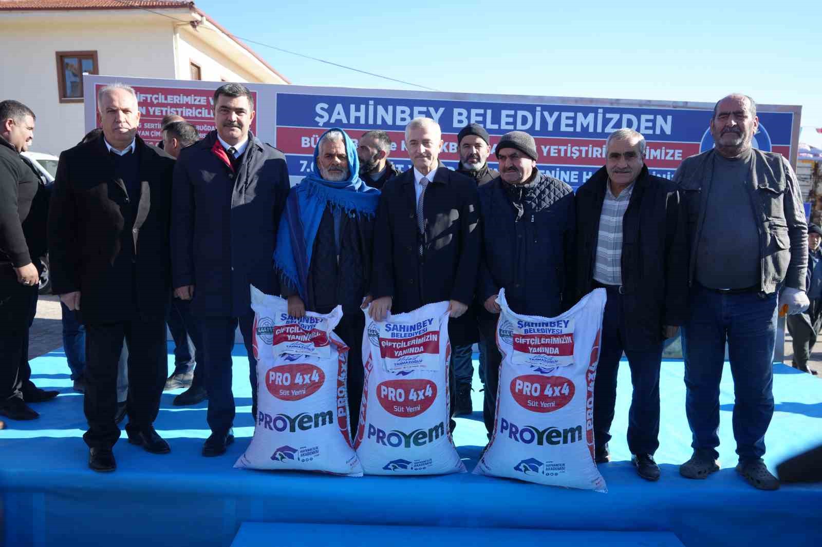 Şahinbey Belediyesinden hayvan yetiştiricilerine 7 bin ton yem desteği