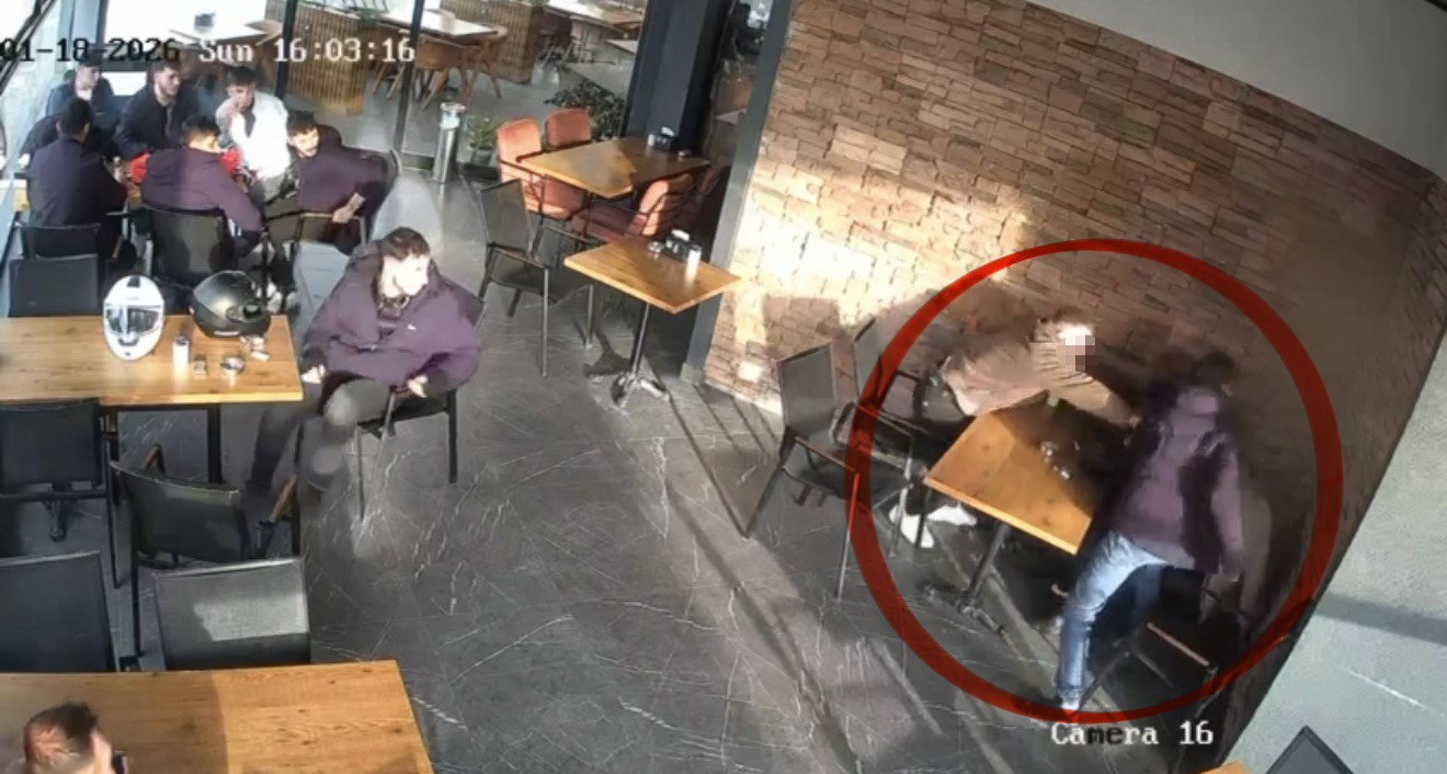 Samsun’da fırında bıçaklı saldırı kamerada: 2 yaralı