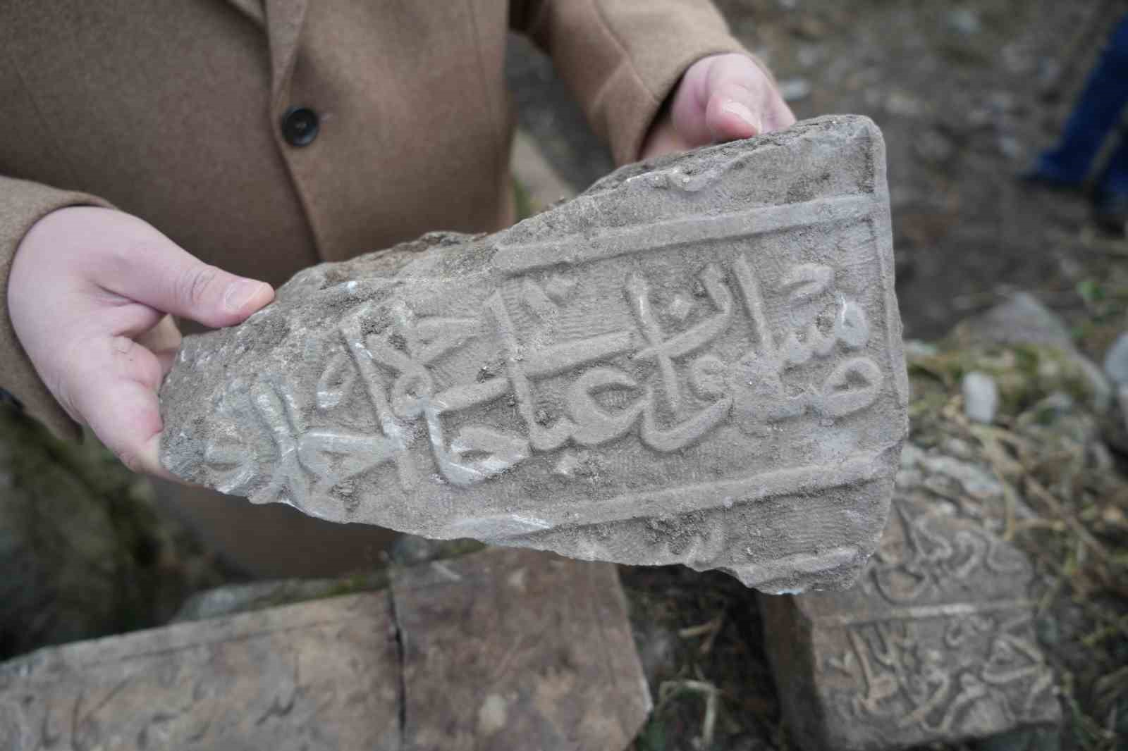 Samsun’da mezarlığın altından tarih çıkıyor: Samsun yazılı mezar kitabesi, yeni tarihi mezarlar