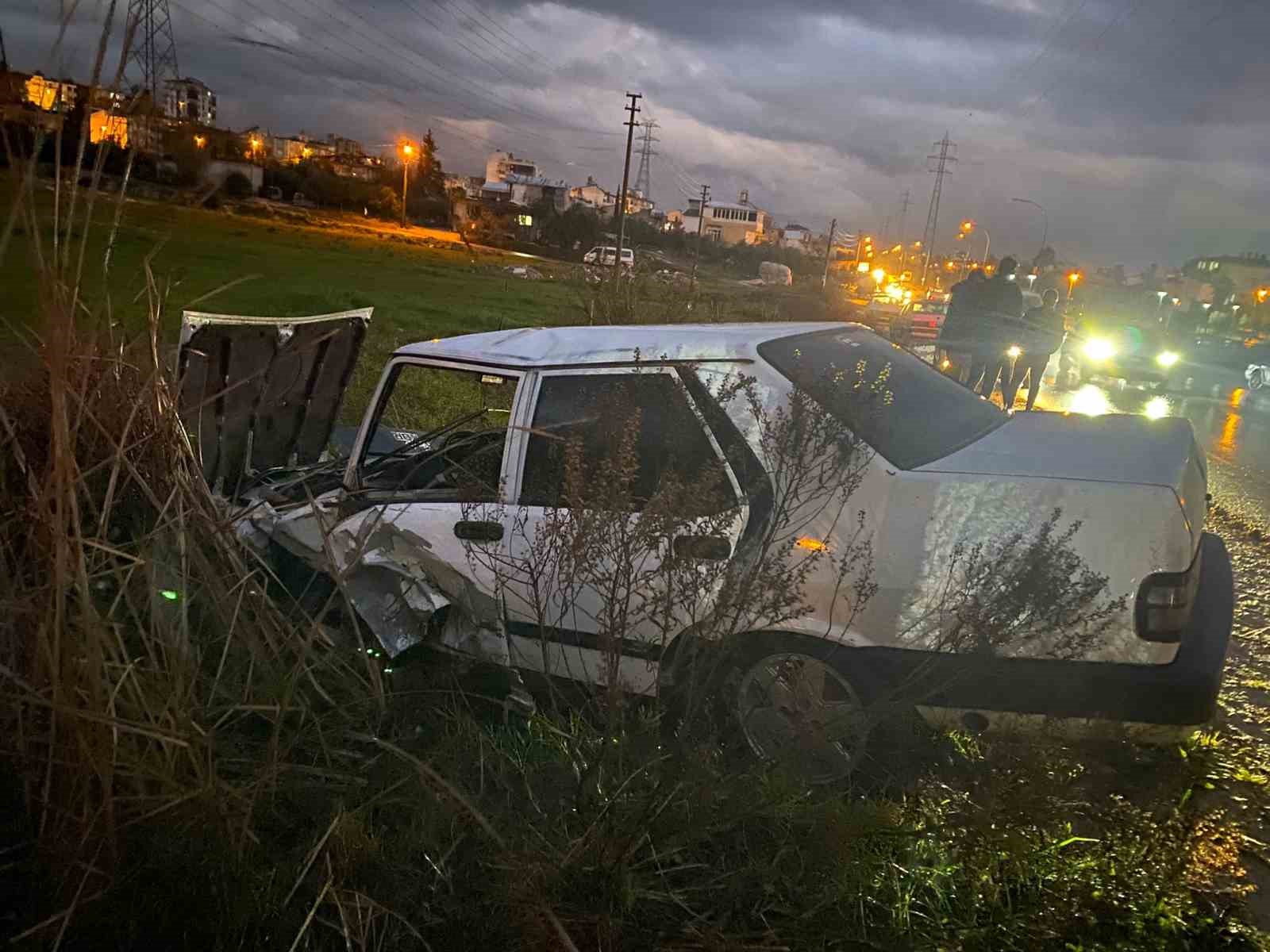 Serik’te iki otomobilin karıştığı kazada 1 kişi yaralandı