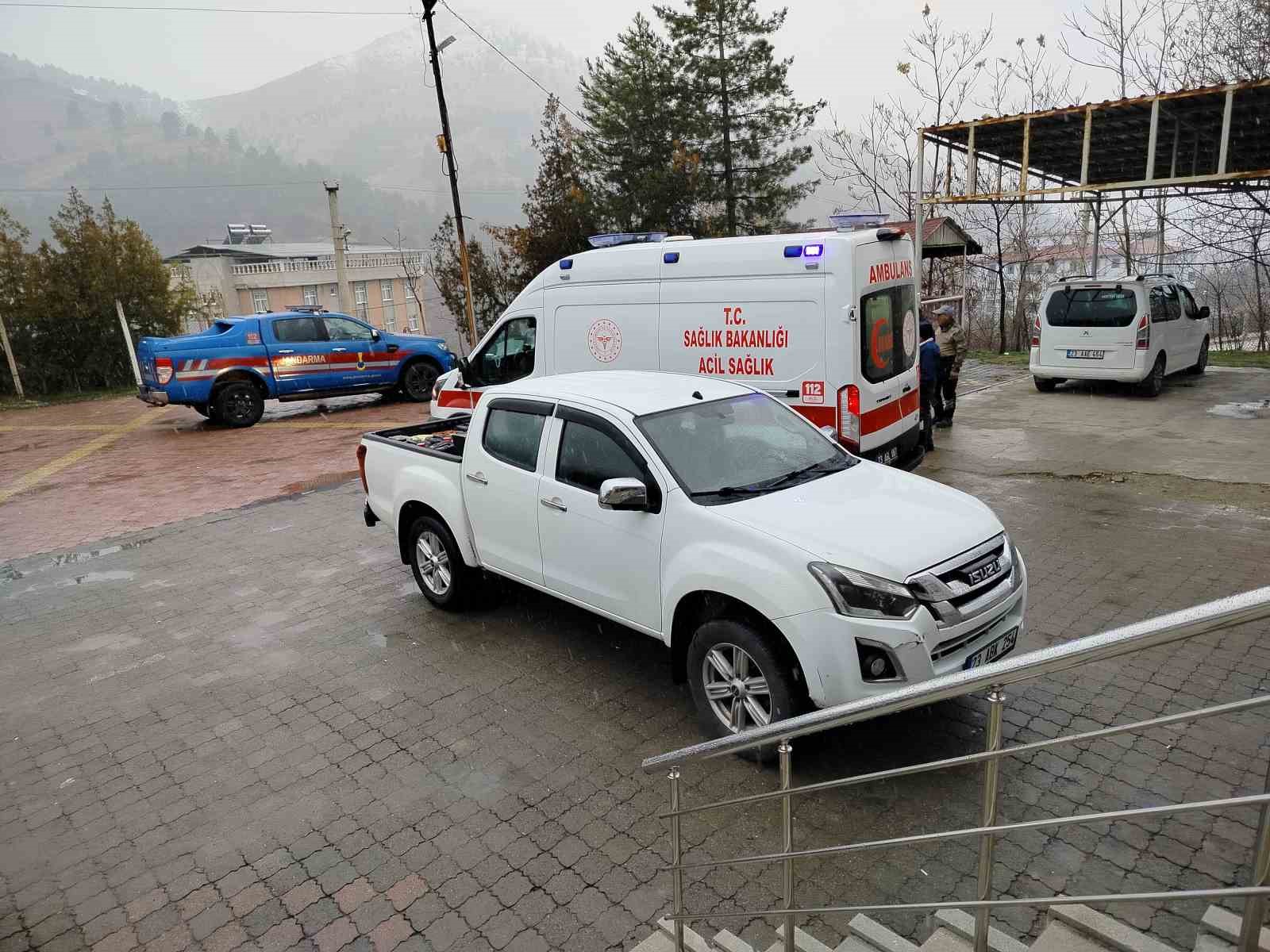 Tavşan avında kazara arkadaşını vurdu