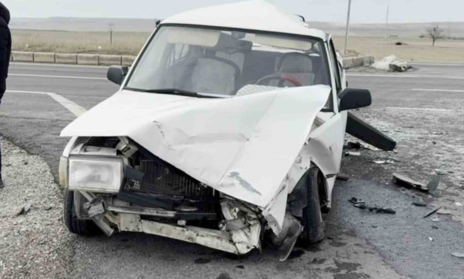 Tır ile otomobil çarpıştı: 2’si bebek 5 yaralı