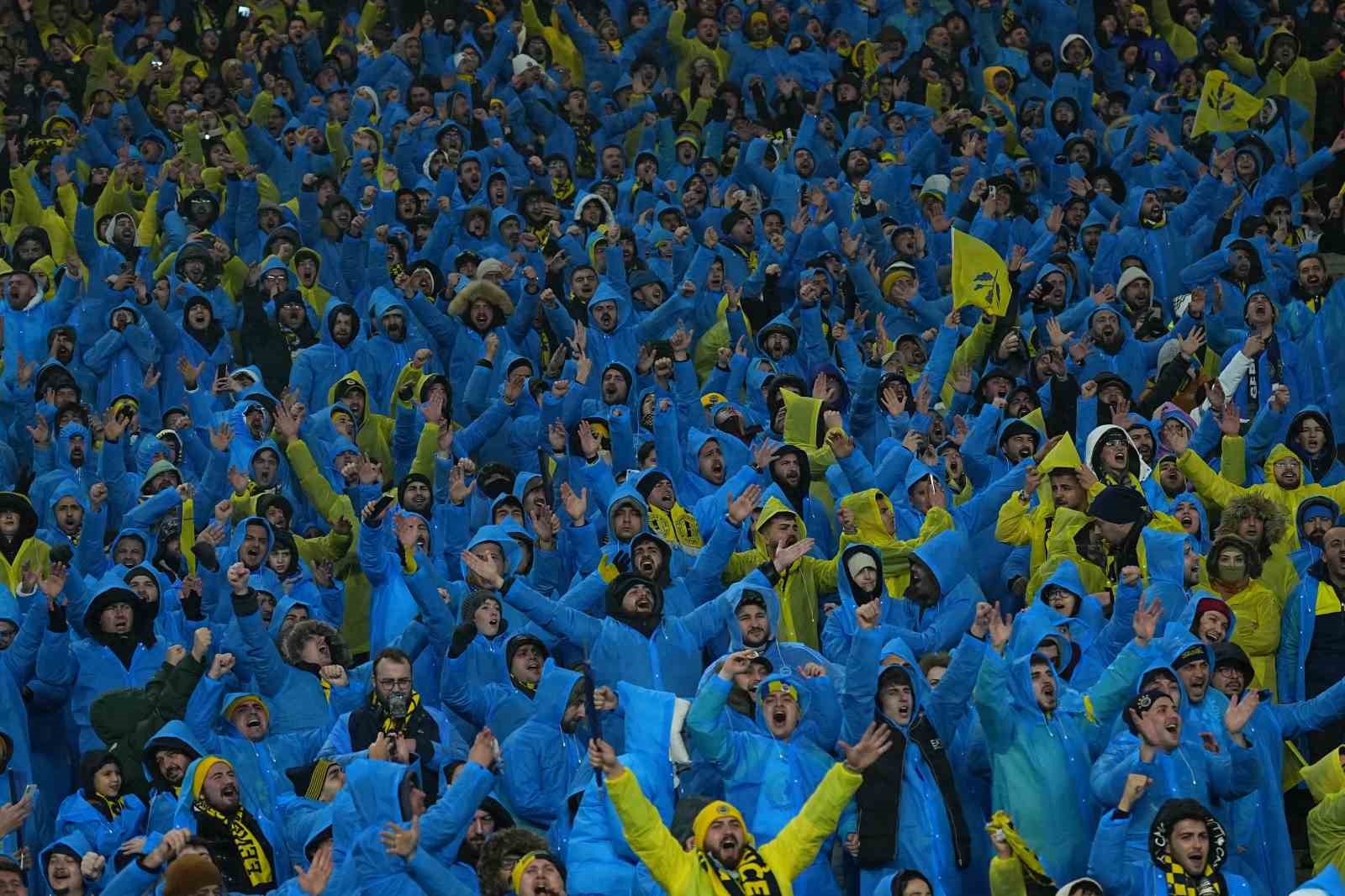 Turkcell Süper Kupa finalini 58 bin 397 seyirci takip etti